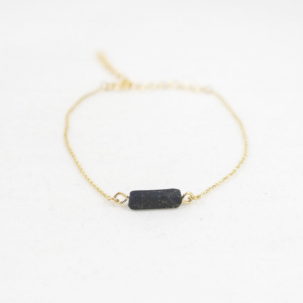 sophari | Block Bar Pendant Bracelet in Gold with Midnight Blue Stone