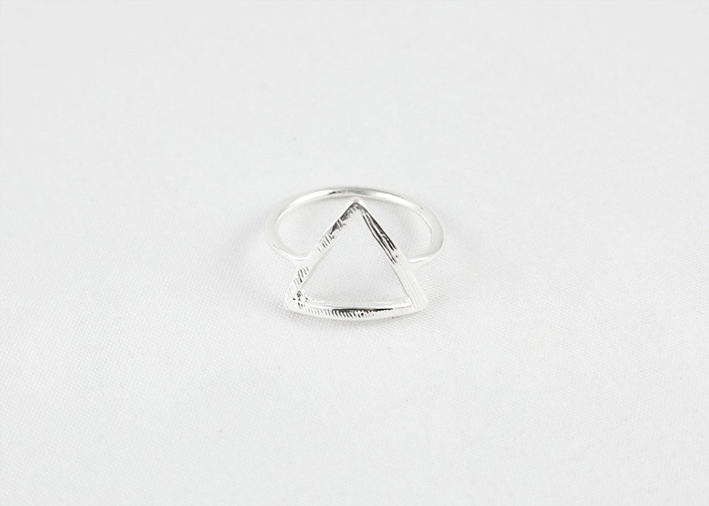 sophari | Delta triangle ring in silver plated